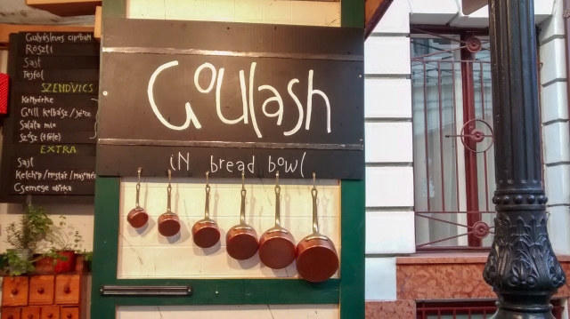 BUDAPEST 3 GIORNI NATALE COSA VEDERE MANGIARE GOULASH