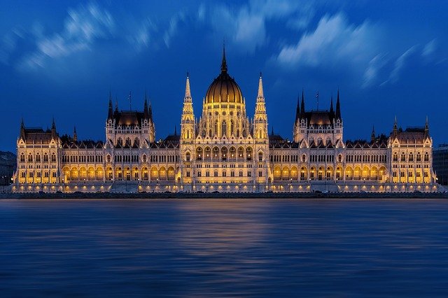 BUDAPEST 3 GIORNI NATALE COSA VEDERE PARLAMENTO