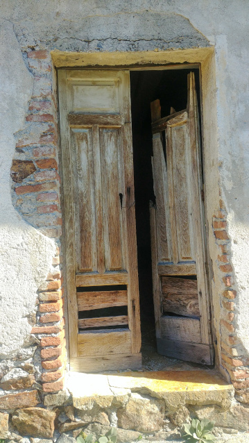 ROGHUDI VECCHIO CITTA FANTASMA ASPROMONTE PORTA DIROCCATA