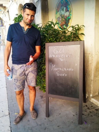 SCICLI COSA MANGIARE ARANCINI MONTALBANO