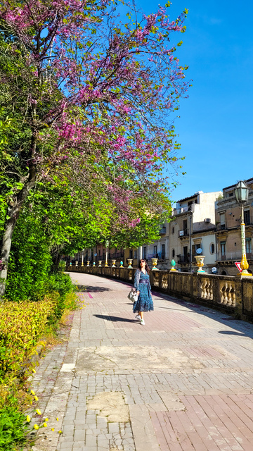 CALTAGIRONE SICILIA COSA VEDERE GIARDINI PUBBLICI VASI VIA ROMA