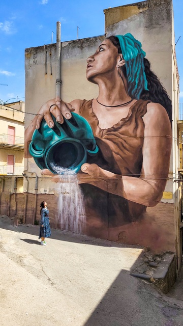 CALTAGIRONE SICILIA COSA VEDERE STREET ART SORGENTE