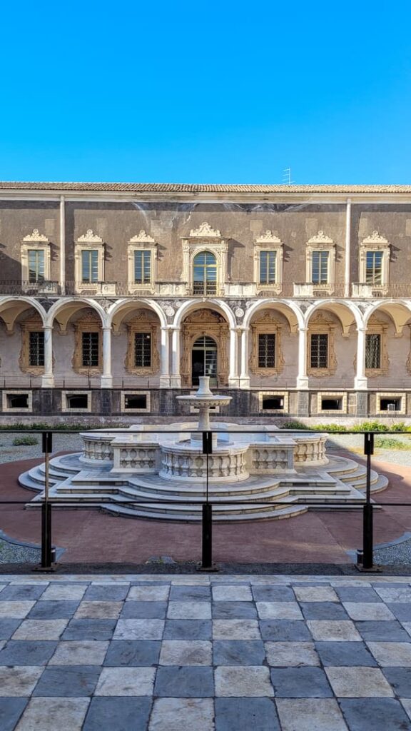 CATANIA COSA VEDERE MONASTERO BENEDETTINI CHIOSTRO