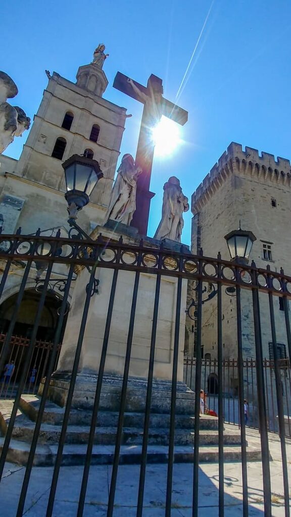 PROVENZA QUANDO ANDARE COSA VEDERE AVIGNONE