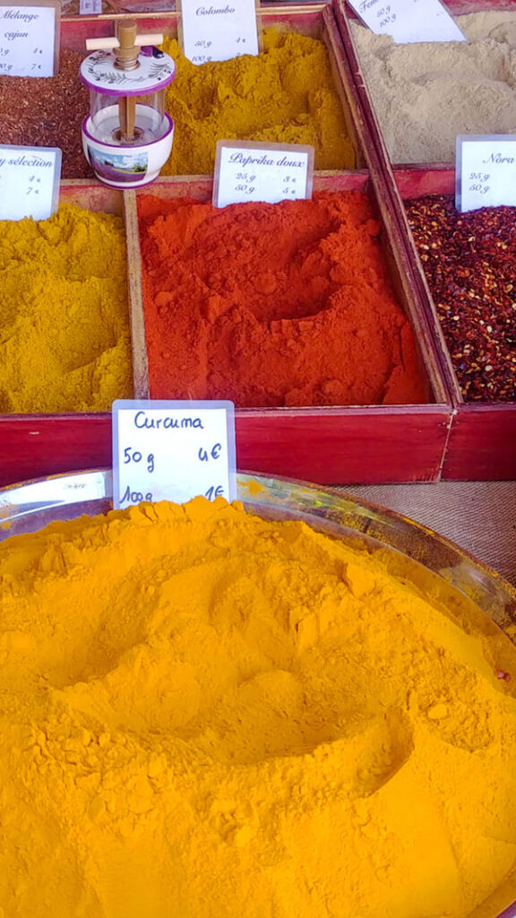 ROUSSILLON COSA VEDERE MERCATINO