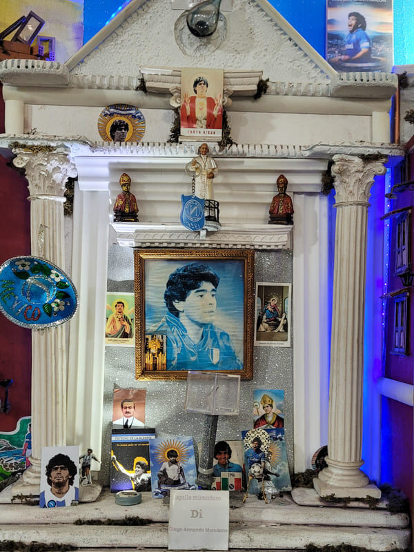 MANGIARE A NAPOLI SPENDENDO POCO BAR NILO MARADONA