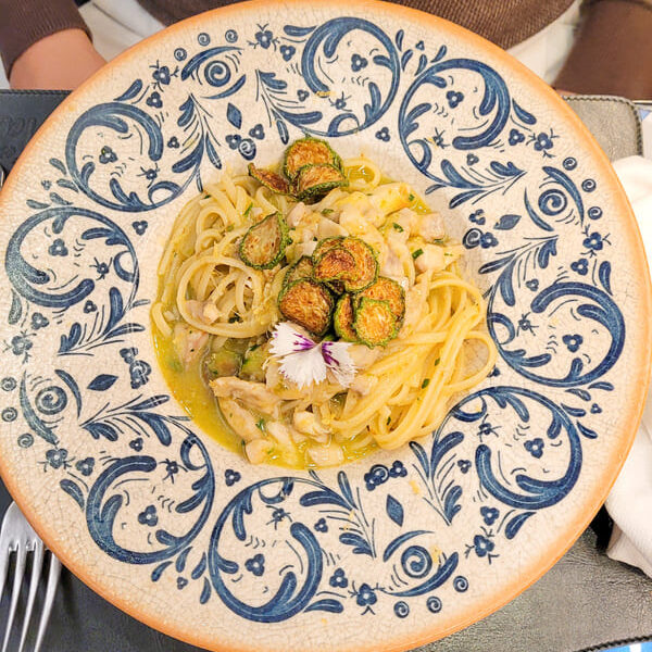 MANGIARE A NAPOLI SPENDENDO POCO PASTA PESCE