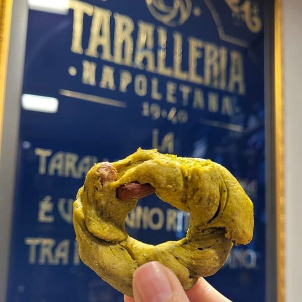 MANGIARE A NAPOLI SPENDENDO POCO TARALLI