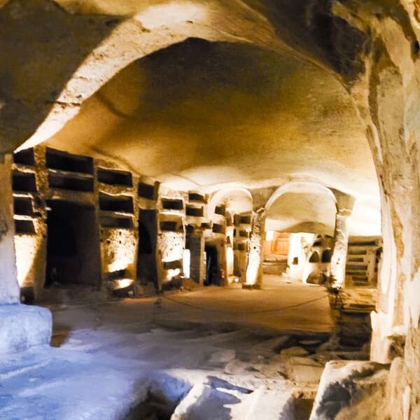 Rione Sanità Pericoloso COSA VEDERE CATACOMBE SAN GENNARO
