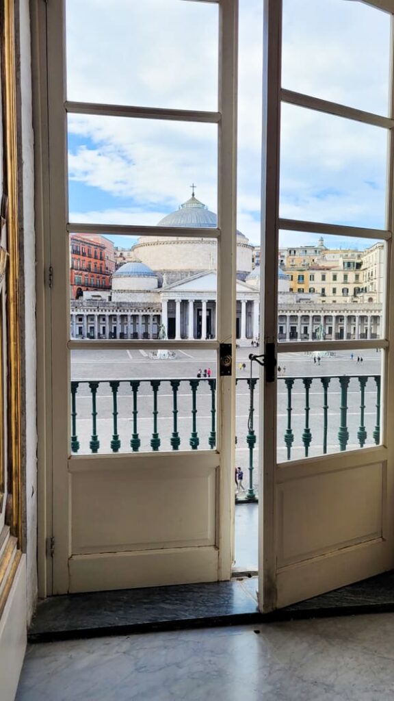 curiosità da vedere a Napoli gioco piazza plebiscito