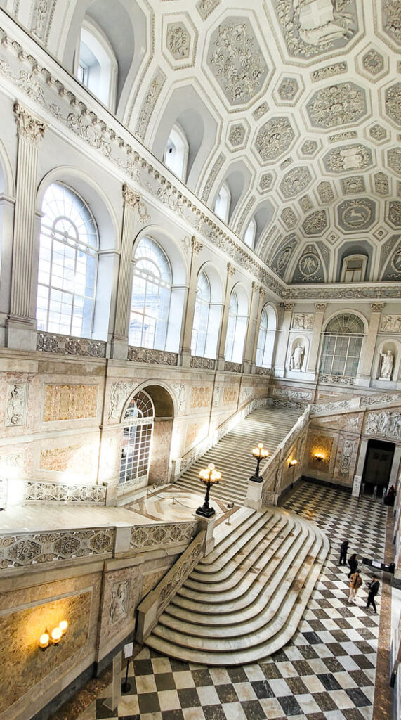 COSA VEDERE NAPOLI DUE GIORNI PALAZZO REALE