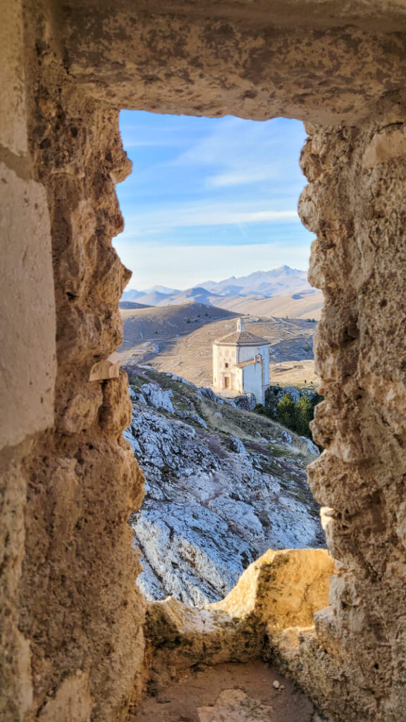 ROCCA CALASCIO ABRUZZO COSA VEDERE SANTA MARIA PIETA