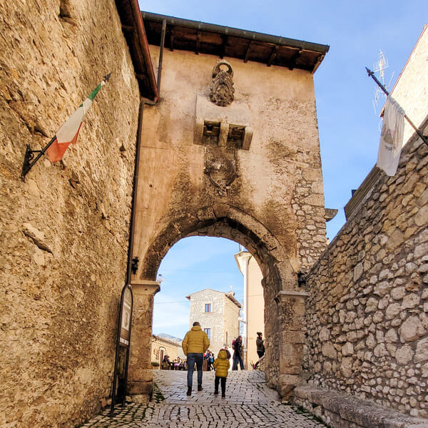 SANTO STEFANO DI SESSANIO COSA VEDERE PORTA