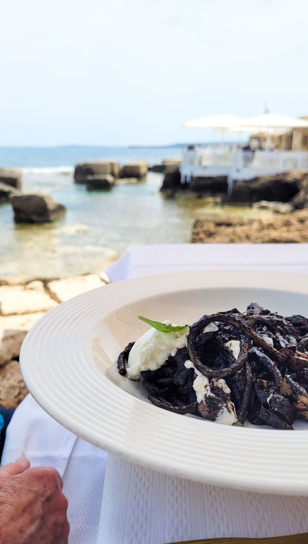 MARZAMEMI DOVE MANGIARE LA CIALOMA SPAGHETTI NERO SEPPIA