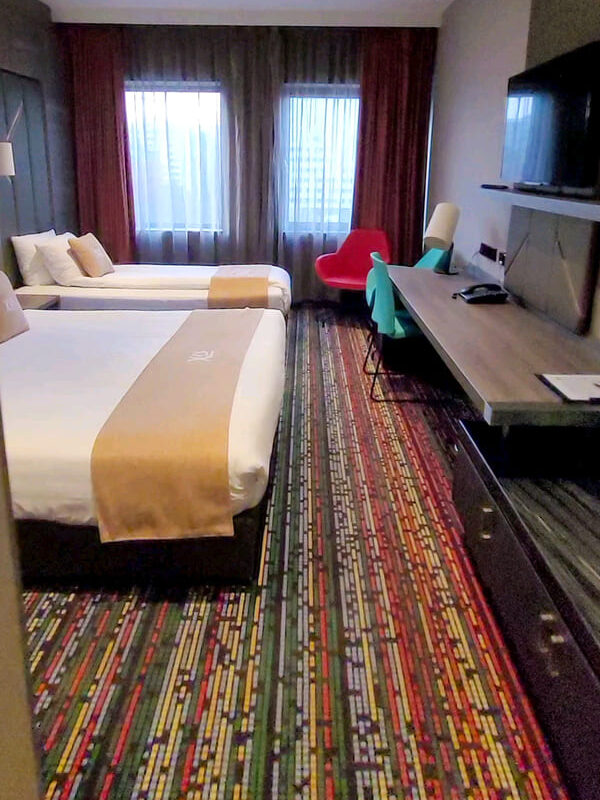 AMSTERDAM DOVE DORMIRE LOW COST CAMERA