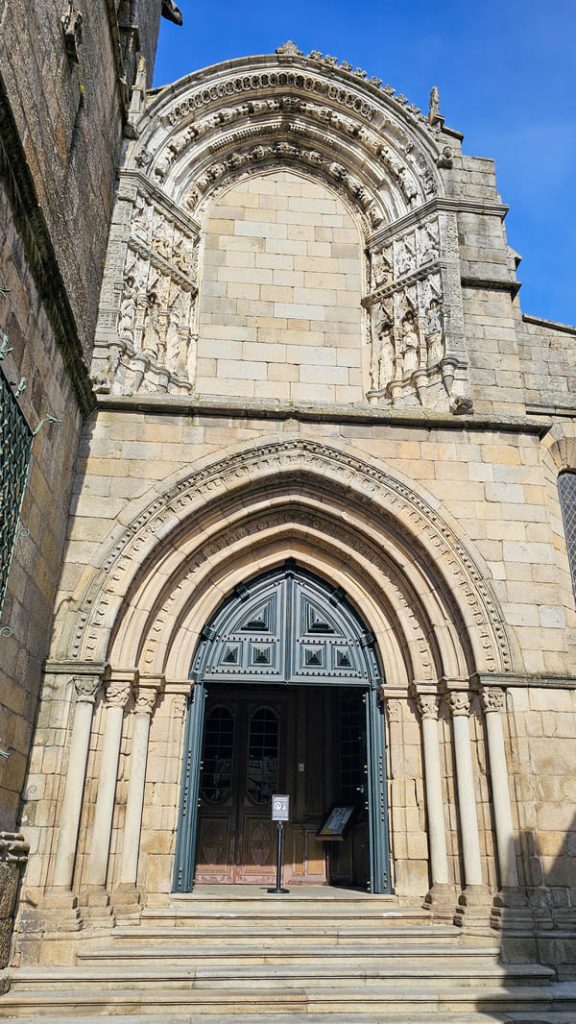PORTOGALLO DA VEDERE Guimarães IGREJA DE NOSSA SENHORA DA OLIVEIRA