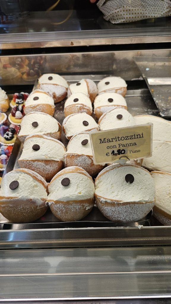 Cosa mangiare a Roma maritozzi