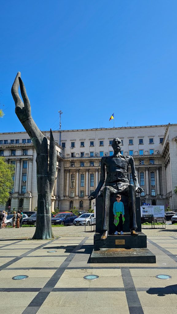 BUCAREST COSA VEDERE PIAZZA RIVOLUZIONE