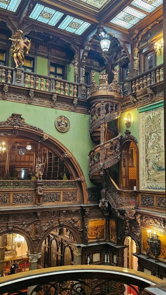 ROMANIA COSA VEDERE CASTELLO PELES