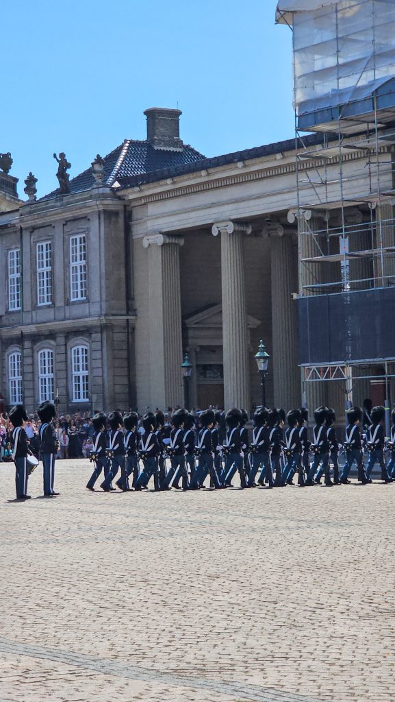 COPENAGHEN COSA VEDERE CAMBIO DELLA GUARDIA