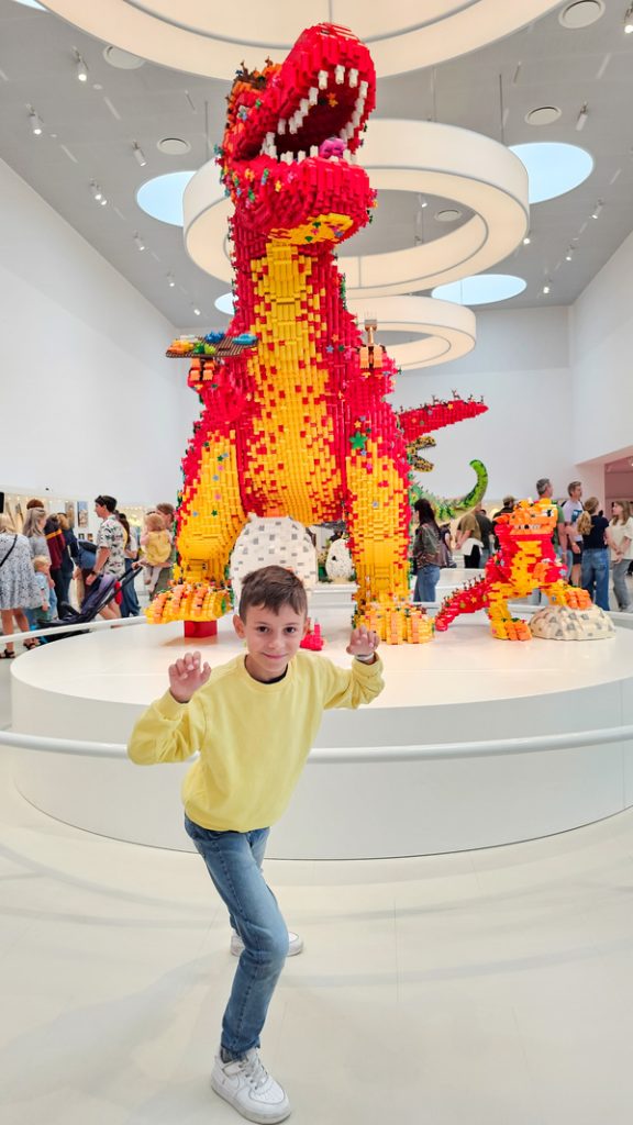 Il dinosauro della Lego House a Billund